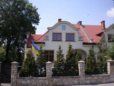 Украинец совершил попытку саможожжения возле консульства в Кракове, он в критическом состоянии – МИД