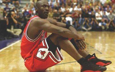 Кроссовки Майкла Джордана с его последнего финала НБА ушли на аукционе за рекордные $2,2 миллиона