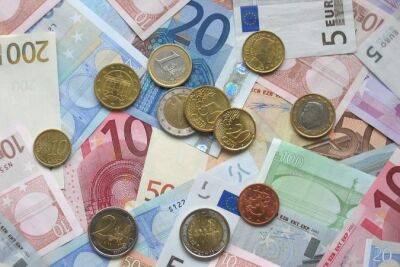 Курс валют на вечер 13 апреля: межбанк, курс в обменниках и наличный рынок