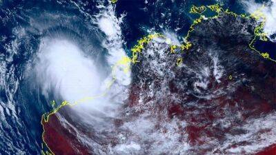 Самый мощный циклон за последние 8 лет приближается к Австралии