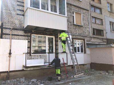 В Харькове после обстрелов восстанавливают дом (фото)