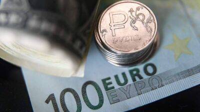 Эксперт рекомендовал сократить долю доллара и евро в инвестиционном портфеле