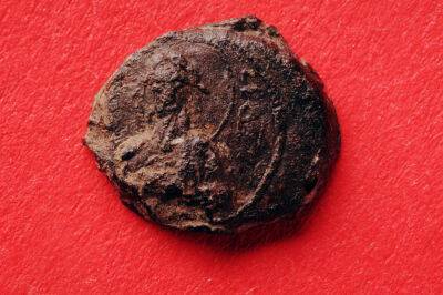 Археологи нашли печать времен Руси – использовалась в качестве таможенной пломбы