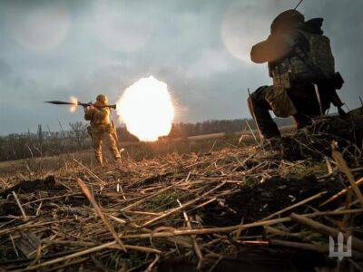 Продолжаются бои за Бахмут и Марьинку, за сутки украинские бойцы отбили 49 атак врага – Генштаб ВСУ