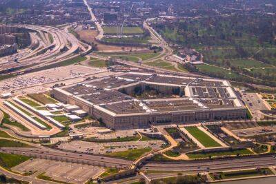 Подозреваемого в «сливе» секретных документов Пентагона разыскали по деталям кухни
