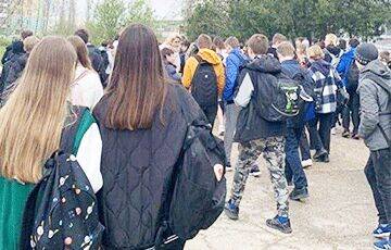 В оккупированном Крыму происходит массовая эвакуация из школ