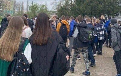 Соцсети: В Крыму заявили о "минировании всех школ"
