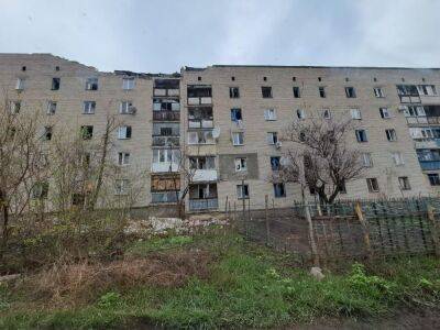 В Донецкой области за сутки обстрелами повреждены дома, два детсада, школа, ангар зерна – ОВА