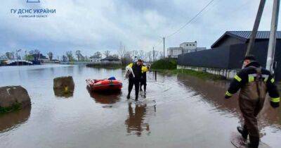 Потоп в Киевской области: Десна вышла из берегов и подтопила дома людей, — ГСЧС (фото)