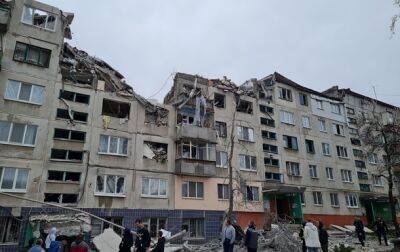 Из-под завалов дома в Славянске достали живого ребенка - СМИ