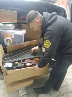 Гражданин Украины пытался тайно вывезти из страны скрипку Страдивари