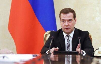 В Польше посоветовали Медведеву и дальше "мешать алкоголь с наркотиками"