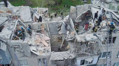 Обстрел Славянска: из-под завалов вытащили тело женщины, поиски 4 человек продолжаются