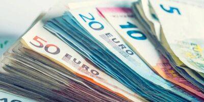 Гречанка нашла на улице конверт с 17 000 евро и отнесла в полицию