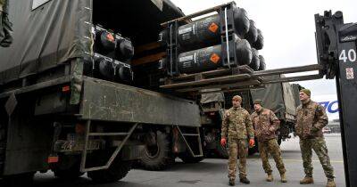 "Свои интересы": эксперт раскрыл, почему Запад сдерживает поставки оружия Украине
