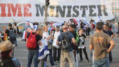 В Израиле проходят протесты против реформы: манифестанты перекрывают дороги