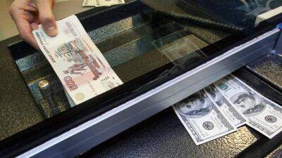 Ставка сыграла: в апреле россияне стали продавать наличную валюту