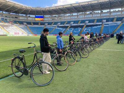 В Одессе детей-переселенцев одарили велосипедами от голландских волонтеров | Новости Одессы