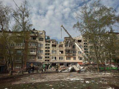 Число жертв ракетного удара России по Славянску выросло до 13-ти. Спасатели достали из-под завалов тело погибшей женщины