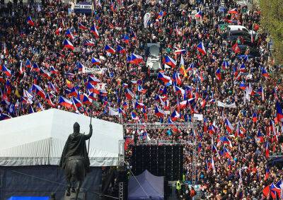 В Праге тысячи человек вышли на антиправительственный митинг