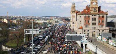 "Позор правительству, уходите в отставку": тысячи чехов вышли на антиправительственную акцию протеста