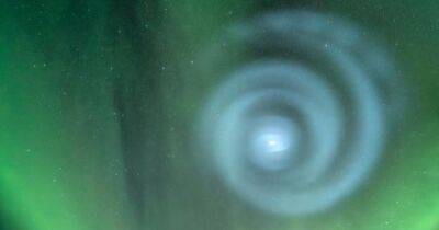 Загадочная спиральная "галактика" появилась в небе над Аляской: известно, что это (фото)