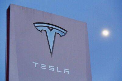 Работники завода Tesla в Шанхае недовольны сокращением бонусов