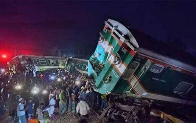 В Бангладеш столкнулись поезда, десятки раненых