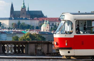 Трамвай сбил школьницу в центре Праги
