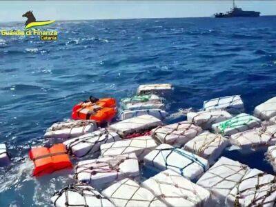 В море возле побережья Сицилии обнаружили 2 тонны кокаина стоимостью более €400 млн - gordonua.com - Украина - Италия - Сицилия