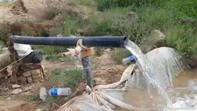 Арендаторы Лебапа за свой счет качают электронасосами воду из скважин для полива земель