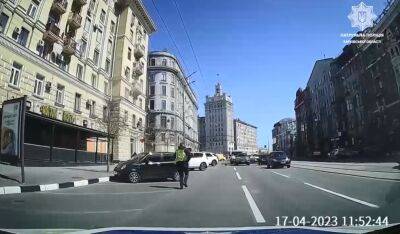 Копы останавливали движение в центре Харькова, чтобы спасти Кексика (видео)