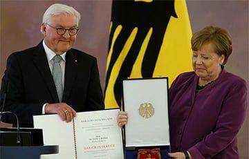 Штайнмайер вручил Меркель высшую награду Германии