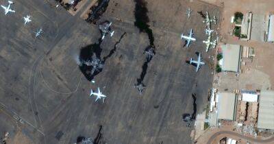 В Судане мог сгореть украинский Boeing компании SkyUp: появились спутниковые снимки