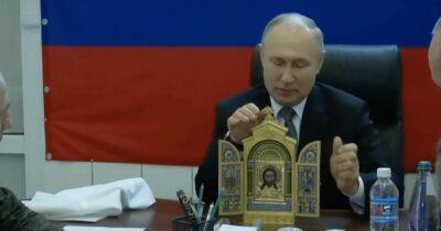 Послушал доклады и подарил копию иконы: Путин посетил две украинские области, — росСМИ (видео)