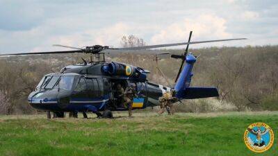 ГУР МО показало использование американского вертолета Black Hawk - itc.ua - Украина - county Black Hawk - Украинские Новости