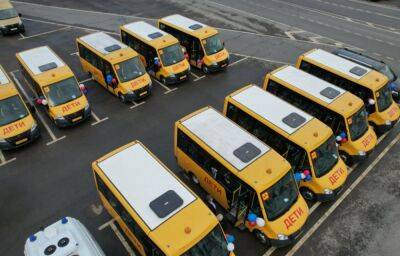 В муниципалитеты Тверской области передали школьные автобусы, машины скорой помощи и мобильные ФАПы