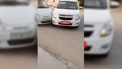 Довыпендривался. В соцсетях распространилось забавное видео, в котором мужчина, решивший покрасоваться, разбил авто сразу же после покупки. Видео