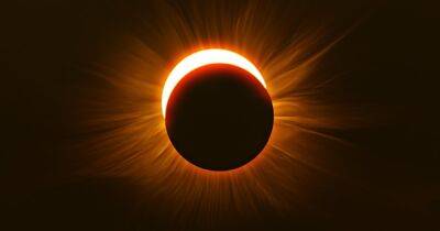 Ощутят влияние солнечного затмения: кому из знаков Зодиака нужно быть осторожным в ближайшие дни