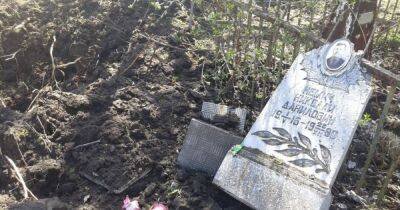 "Превзошли самих себя": оккупанты крадут надгробные плиты украинцев в Попасной (видео)