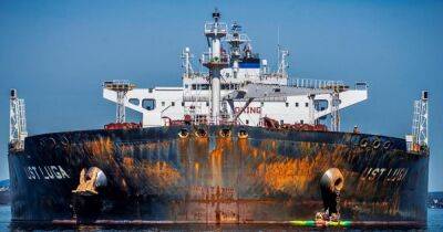 Для обхода санкций РФ использует танкеры, которые пора сдать на металлолом, – Bloomberg