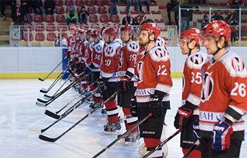 В кинотеатрах Гродно вместо мировых новинок показывают белорусский хоккей