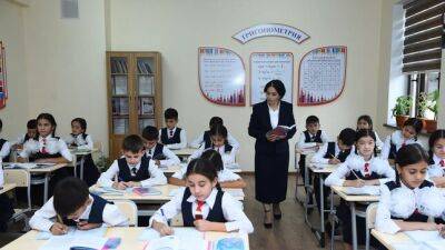 Учителям в Таджикистане выделяют земли для строительства домов