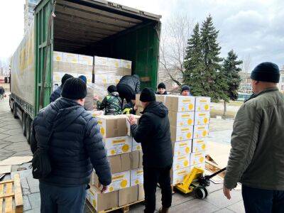 Переселенцам из Бахмута Фонд Рината Ахметова передал почти 4 тысяч продуктовых наборов