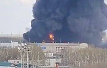 В России вспыхнул мощный пожар на пластмассовом заводе