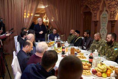 Терехов поужинал с мусульманами Харькова во время священного поста Рамадан