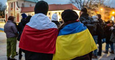 Крупнейший центр для беженцев в Варшаве собираются закрыть: 800 украинцев могут выселить