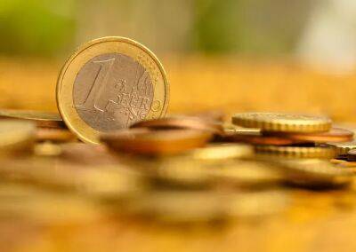 Гривна укрепилась к евро на 4 копейки. Официальный курс валют
