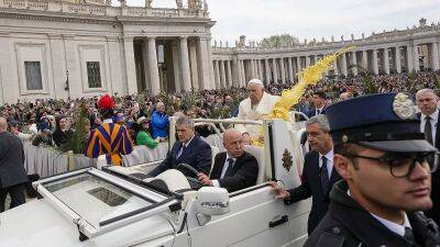 Тысячи паломников отмечают Пальмовое воскресенье в Ватикане