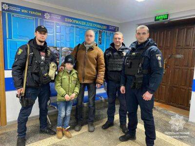 Ненадолго отвлекся: в Харькове патрульные помогли мужчине найти сына